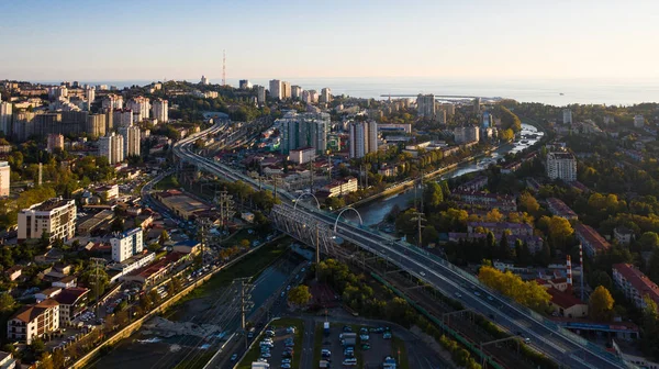 La ciudad turística de Sochi desde la vista de un pájaro — Foto de Stock