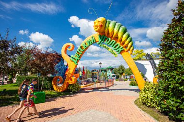 Sochi, Rusya - 05.06.2019 Sochi Parkı. Eğlence ve eğlence parkı. Peyzaj 