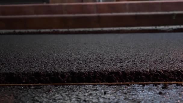 Sochi Rusia 2019 Jalan Bekerja Bitumen Hitam Konstruksi Mesin Paving — Stok Video