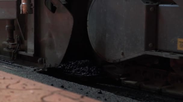 Sochi Russia 2019 Road Works 黑色沥青 机器的构造 街道的铺砌 工作服 Paver — 图库视频影像
