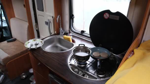 Vídeos Lapso Tempo Cozinhar Num Fogão Gás Numa Autocaravana Panela — Vídeo de Stock