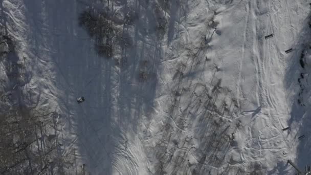 Vídeo Fotografía Aérea Montañas Cubiertas Nieve Estación Esquí Turismo Descanso — Vídeos de Stock