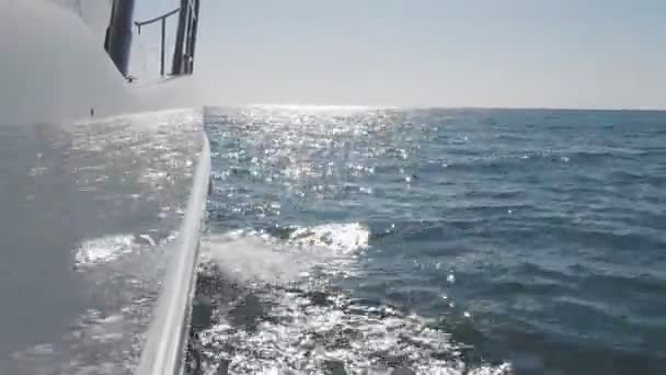 Vista Mar Partir Lado Iate Passeio Marítimo Ondas Nave Natação — Vídeo de Stock
