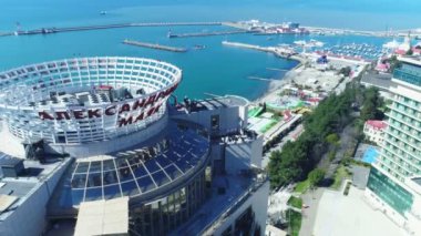 Sochi, Rusya -03.03.2020 Havacılık videosu Soçi şehir merkezinden ve Rusya 'nın tarihi binalarından.