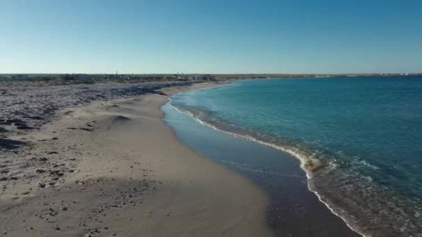 Stranden Havet Sand Flygfotografering Vågor Tidig Morgon Inga Människor — Stockvideo