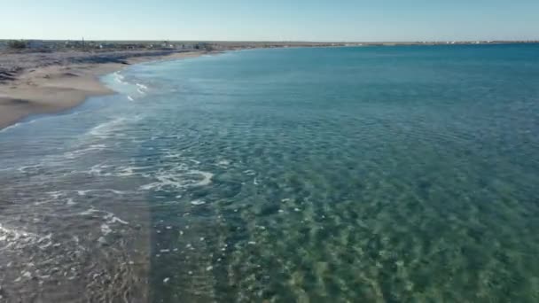 Stranden Havet Sand Flygfotografering Vågor Tidig Morgon Inga Människor — Stockvideo