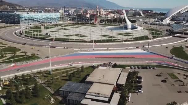 Sochi, Rússia - 20.04.2020 Vídeo aéreo. Sochi. Parque Olímpico. Estádio Landmark Fisht. Chama olímpica . — Vídeo de Stock