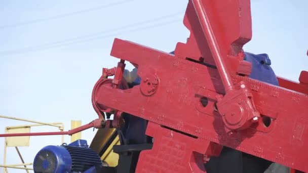 Ölpumpenheber pumpt Rohöl für fossile Brennstoffe — Stockvideo