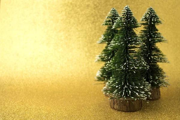Kerstboom met gouden glitter luxe achtergrond — Stockfoto