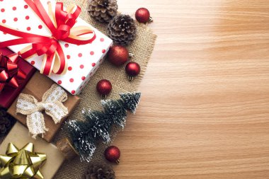 hediye kutusunda xmas sezonu ve vintage dekor