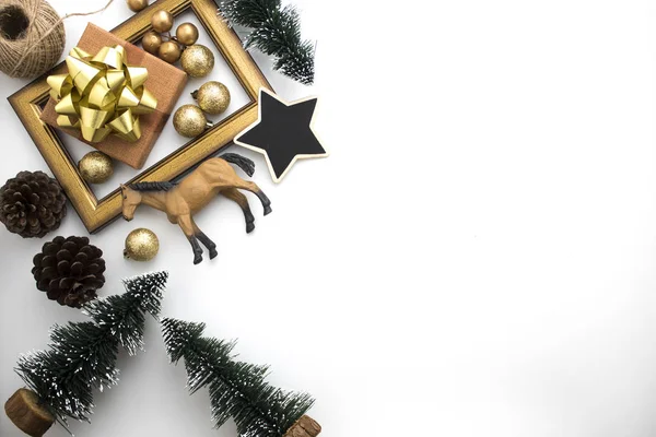 Décor vintage accessoire Noël avec cadre en or dans le style flay lay sur wih — Photo