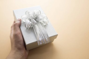 xmas kavram zeminde hediye kutusu Seç