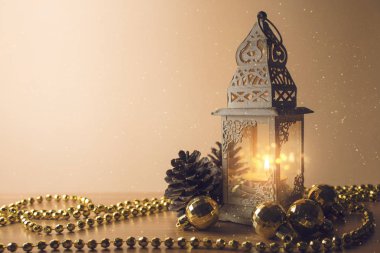 parlaklık ışık fener vintage Noel dekorasyonu ile