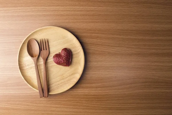 Kolacja z miłość serce valentine koncepcji na podłoża drewniane — Zdjęcie stockowe