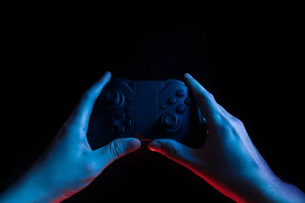 Gamer Boy Med Hand Hålla Joystick Controller Elektronisk För Att — Stockfoto