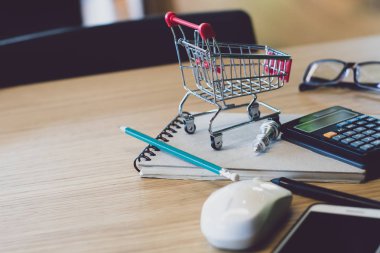 Dijital bankacılık yatırımı finansal ve para ticareti kavramına sahip internet üzerinden iş alışverişi elektronik ödeme cihazı