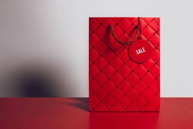 Market konseptinde hafta sonu indirimli satış sezonu, ucuz fiyatlı toptan satış, lüks pazarlama promosyonu.