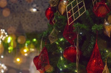 Kutlama mutlu yıllar ve mutlu noeller bayram festivalini oyuncak dekorasyon hediyesiyle karşılıyor.