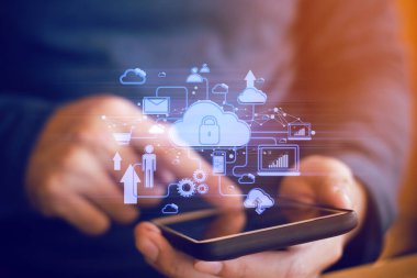 veri güvenliği güvenlik bulut depolama ai ile sosyal ağ internet dijital bağlanmak için ekran akıllı telefon cihazında işadamı el parmak dokunmatik