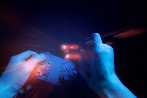 Chłopiec Gamer Ręki Trzymając Kontroler Joysticka Elektroniczny Grania Gry Siecią — Zdjęcie stockowe
