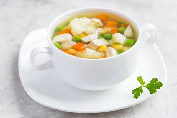 Zelenina a kuřecí polévka — Stock fotografie