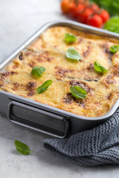 Moussaka. Caçarola de berinjela tradicional grega — Fotografia de Stock