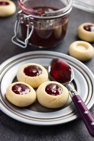 Cookies with jam filling — Stock Photo, Image