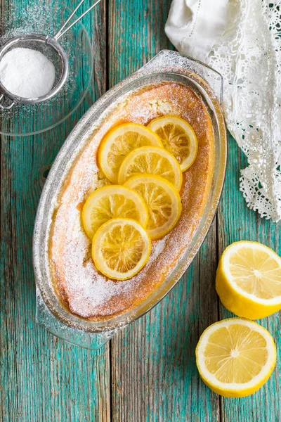 Gebackener Zitronenpudding — Stockfoto