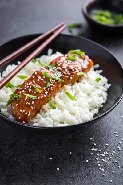 Teriyaki somon ve pirinç — Stok fotoğraf