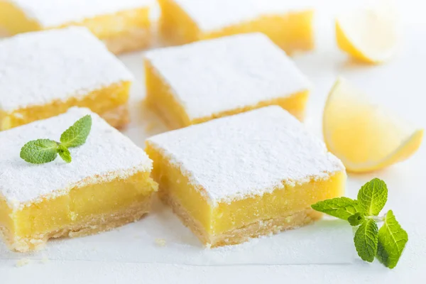 Freshly baked lemon bars — Stock Photo, Image