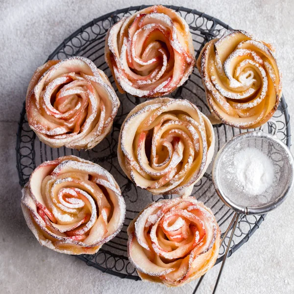 Prăjituri delicioase de trandafir de mere — Fotografie, imagine de stoc