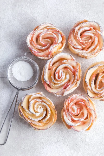 Prăjituri delicioase de trandafir de mere — Fotografie, imagine de stoc