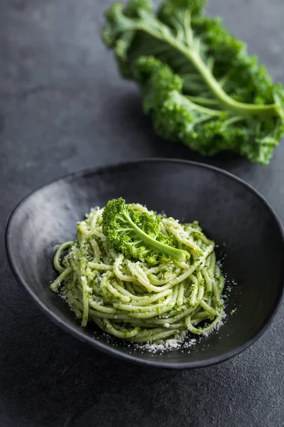 Spaghetti pasta with  kale pesto sauce and parmesan cheese — Stock Photo, Image