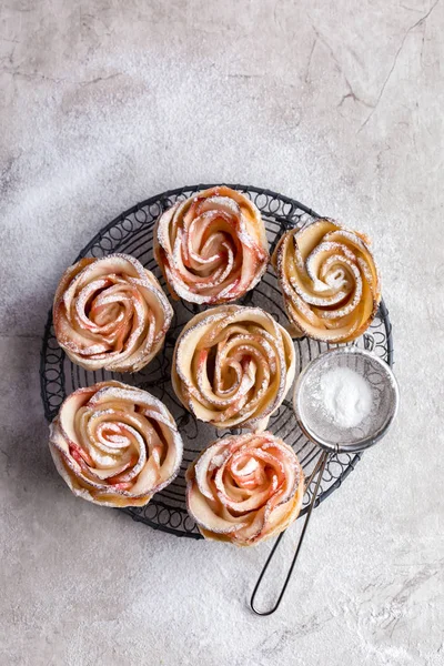 バラおいしいアップル ケーキ — ストック写真