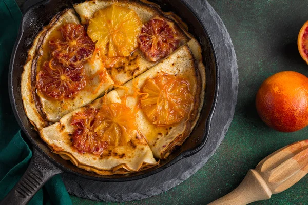 Crepes suzette, deliciosos panqueques con salsa de naranja —  Fotos de Stock