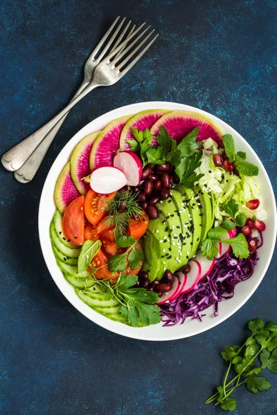 Salada de almoço vegan em tigela — Fotografia de Stock