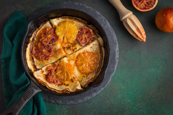 Crepes suzette, deliciosos panqueques con salsa de naranja —  Fotos de Stock