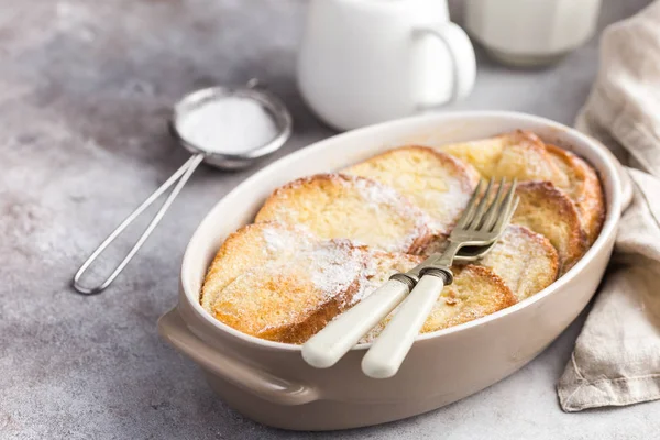Bread and butter pudding — Stock Photo, Image