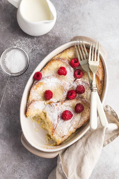 Bread and butter pudding — Stock Photo, Image