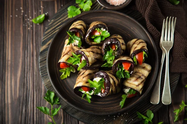 Rolos de beringela com feta de alho — Fotografia de Stock