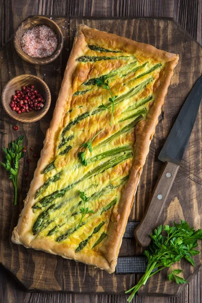 Asparagus and cheese tart — Stock Photo, Image