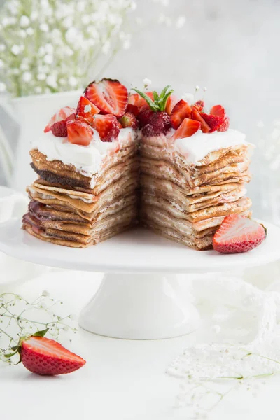 Strawberry and ricotta crepes cake — Stock Photo, Image