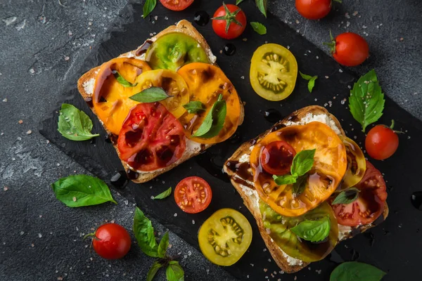 Colorful tomatoes sandwich with basil and basamic vinegar — Stock Photo, Image