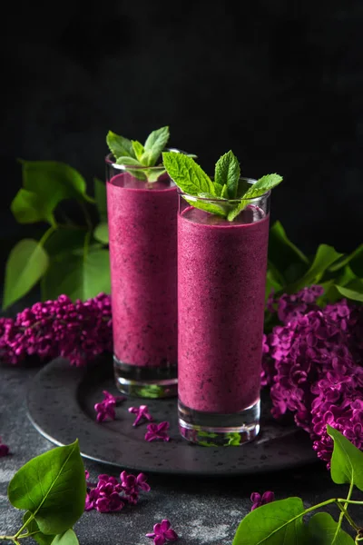 Blueberry smoothie on dark background — Stock Photo, Image