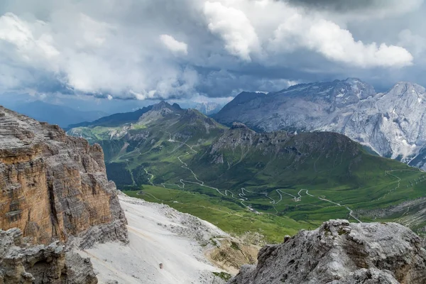 Krásný mauntain krajina v italských Alpách Dolomity. Passo Po — Stock fotografie