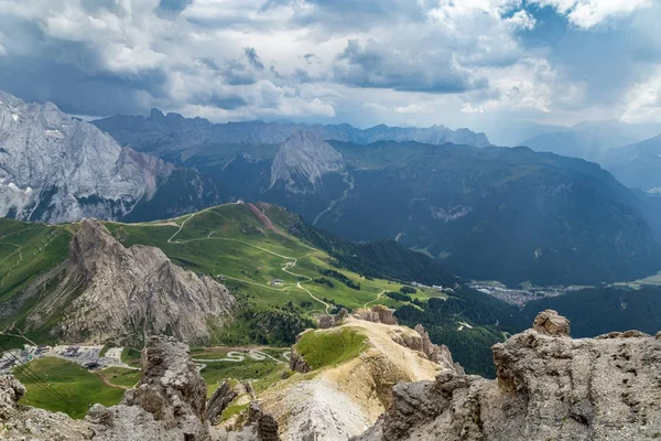 Nádherný panoramatický výhled z Italské Alpy Dolomity. Jižní Tyrolsko — Stock fotografie