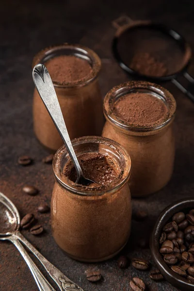 Kávé csokoládé mousse üveg tégelyek — Stock Fotó