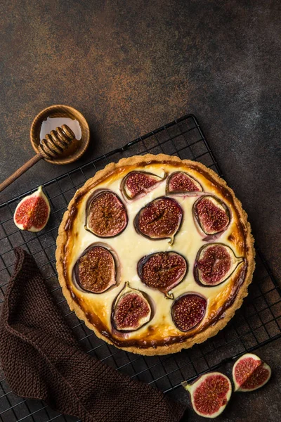 Higos, queso crema y tarta de miel — Foto de Stock