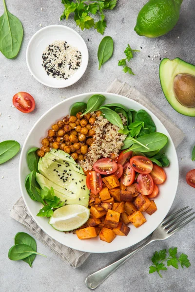 Healhty vegan yemek kase. Avokado, quinoa, tatlı patates, domates, — Stok fotoğraf