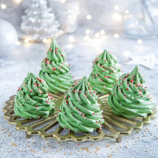 Sweet meringue Christmas trees — Stock Photo, Image